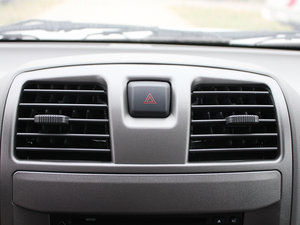 2011款财富版 2.2L 小双排豪华型 空调出风口