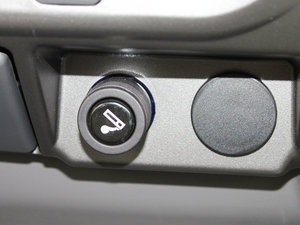 2011款财富版 2.2L 小双排豪华型 中控区