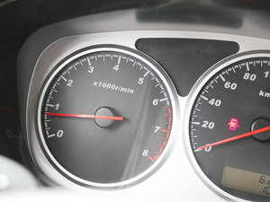 2011款财富版 2.2L 小双排豪华型 中控区