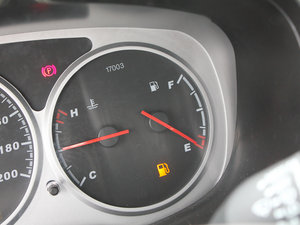 2011款财富版 2.2L 小双排豪华型 中控区