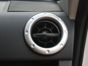 2012款1.5L 手动都市版 中控区