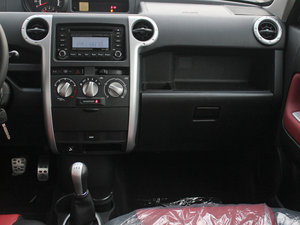 2012款1.5L 手动都市版 中控区