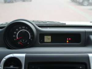2012款1.5L 手动都市版 中控区