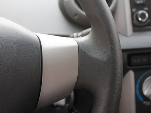 2011款1.3L MT 中控区