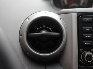 2011款1.3L MT 中控区