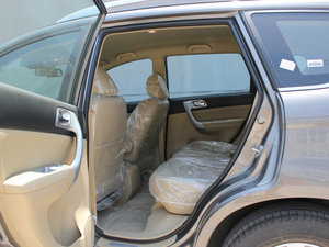 2012款2.4L 自动两驱尊贵版 后排空间