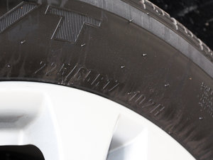 2012款2.4L 手动两驱都市版 轮胎尺寸
