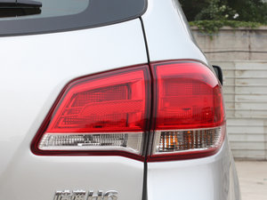 2012款2.4L 手动两驱都市版 尾灯