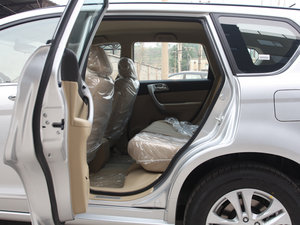 2012款2.4L 手动两驱都市版 后排空间