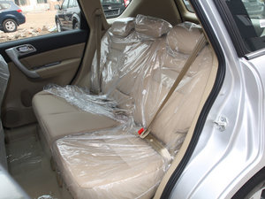 2012款2.4L 手动两驱都市版 后排座椅