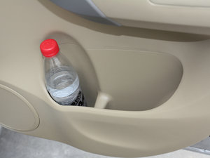 2012款2.4L 手动两驱都市版 空间座椅