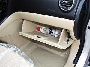 2012款2.4L 手动两驱都市版 空间座椅