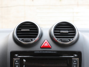 2012款2.4L 手动两驱都市版 空调出风口