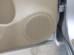 2012款2.4L 手动两驱都市版 中控区