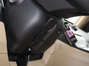 2012款2.4L 手动两驱都市版 中控区