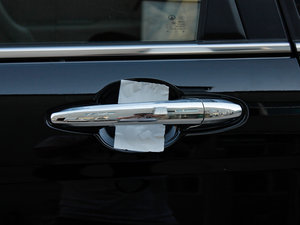 2012款1.5T 手动两驱精英版 主驾门拉手