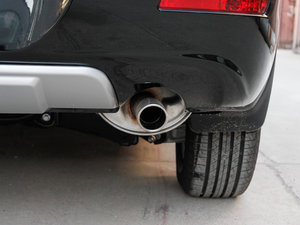 2012款1.5T 手动两驱精英版 排气管