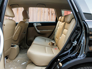 2012款1.5T 手动两驱精英版 后排空间