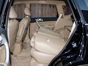 2012款1.5T 手动两驱精英版 后排座椅放倒
