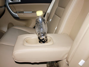 2012款1.5T 手动两驱精英版 空间座椅