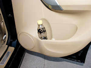 2012款1.5T 手动两驱精英版 空间座椅