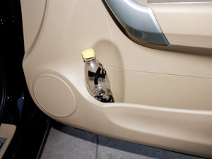 2012款1.5T 手动两驱精英版 空间座椅