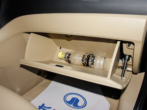2012款1.5T 手动两驱精英版 空间座椅