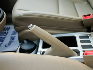 2012款1.5T 手动两驱精英版 驻车制动器
