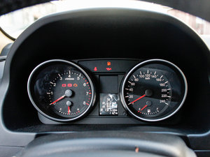 2012款1.5T 手动两驱精英版 中控台