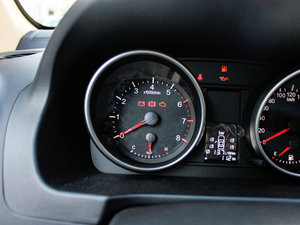 2012款1.5T 手动两驱精英版 中控区