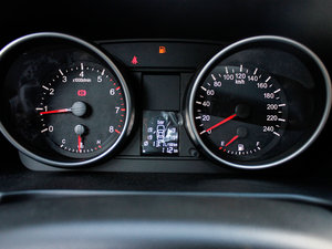 2012款1.5T 手动两驱精英版 中控区