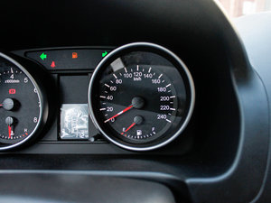 2012款1.5T 手动两驱精英版 中控区
