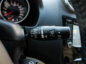 2012款1.5T 手动两驱精英版 中控区