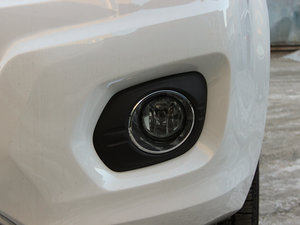 2012款1.5T 手动两驱尊贵版 前雾灯
