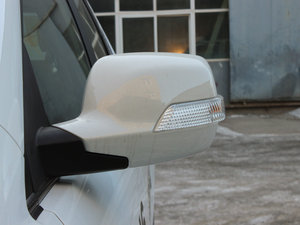 2012款1.5T 手动两驱尊贵版 后视镜