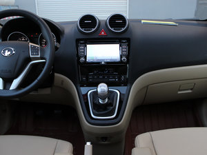2012款1.5T 手动两驱尊贵版 中控台