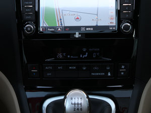 2012款1.5T 手动两驱尊贵版 中控区