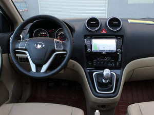 2012款1.5T 手动两驱尊贵版 中控区
