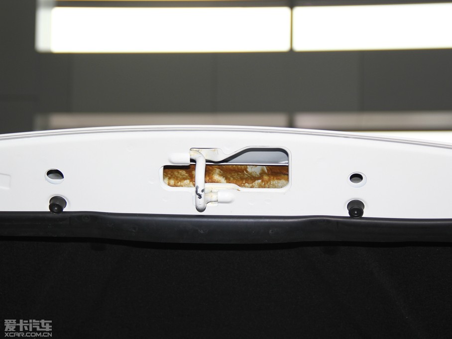 2013L(fng)E5 Wް 2.0T (q)Ӣʹp