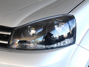 2013Wް 2.8T 򌾫Ӣʹp ^