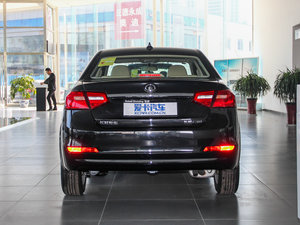 2015款1.5L 手动豪华型 正后	