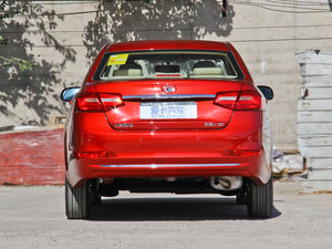 2015款1.5L 手动舒适型 正后	
