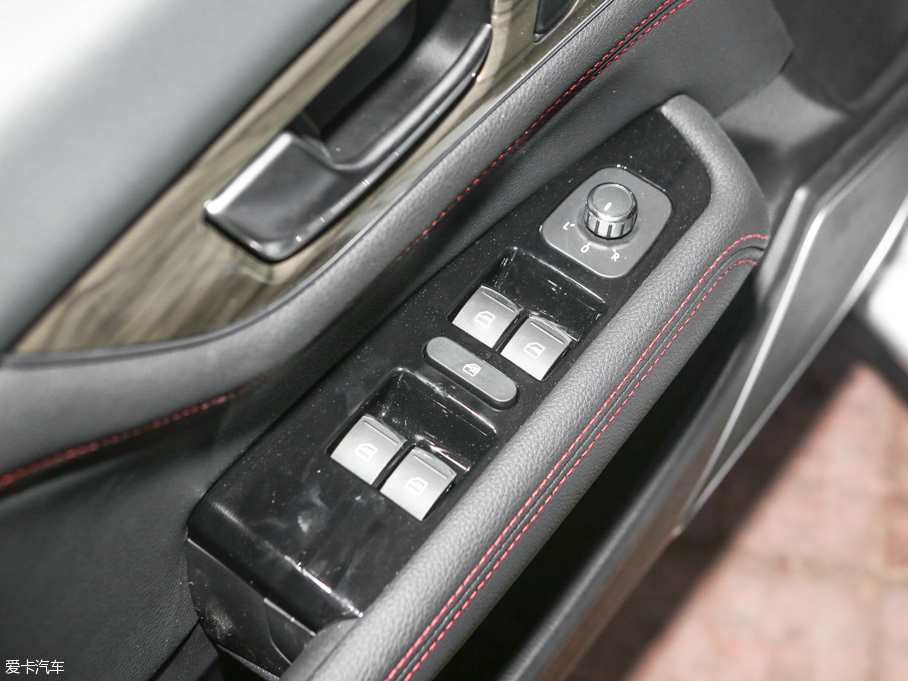 2016���L��C50 1.5T �քӾ�Ӣ��