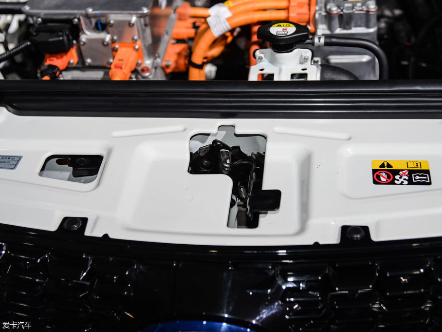 2017���L��C30 EV ���A��