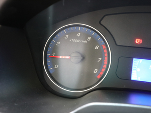 2018款单排1.5L 舒适版额载745 中控区