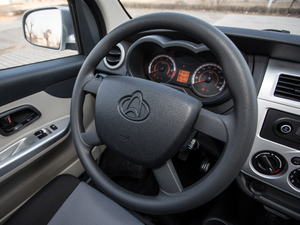 2019款1.5L 仓栅车单排 舒适型 额载1310 中控区
