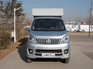 2019款1.5L 厢货车双排 标准型 额载595 整体外观
