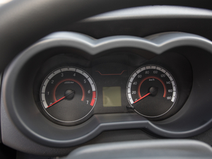 2019款1.5L 厢货车双排 标准型 额载595 中控区