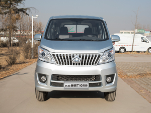 2019款1.5L 载货车双排 标准型 额载745 整体外观