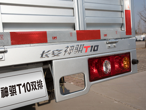 2019款1.5L 载货车双排 标准型 额载745 细节外观